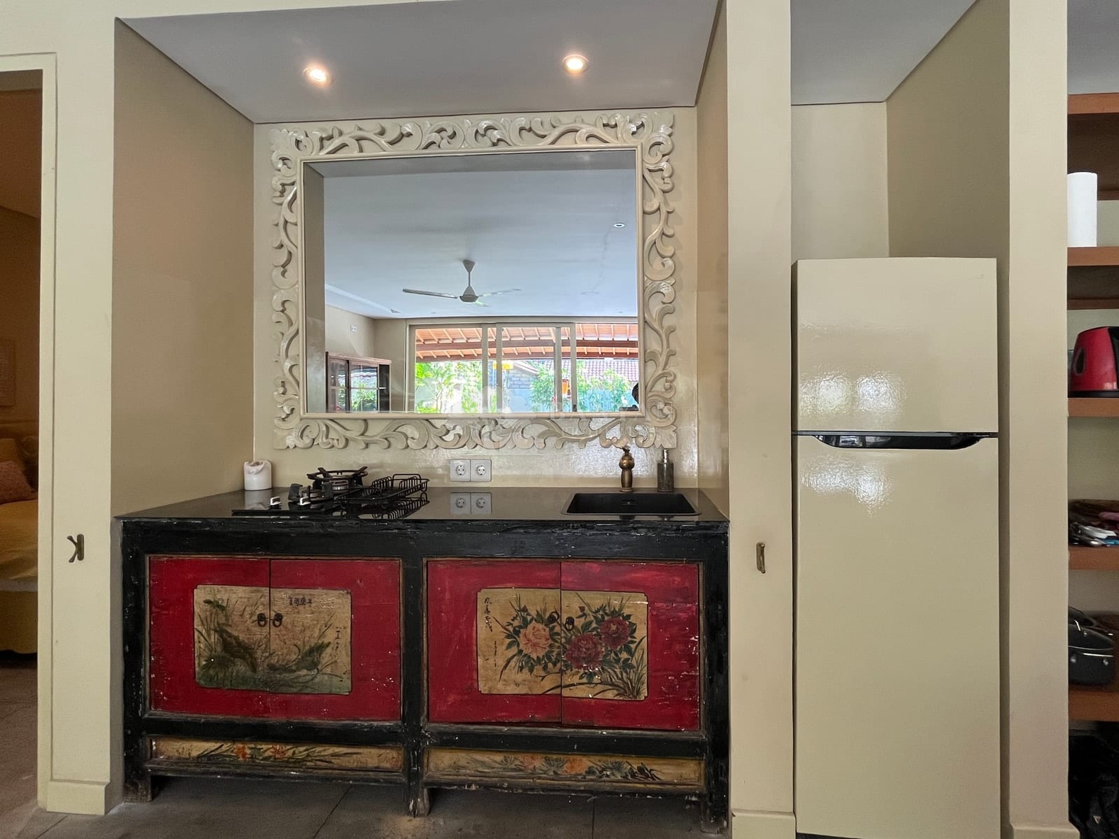 Rumah Gerbang Biru Downstairs — photo 12 of 18