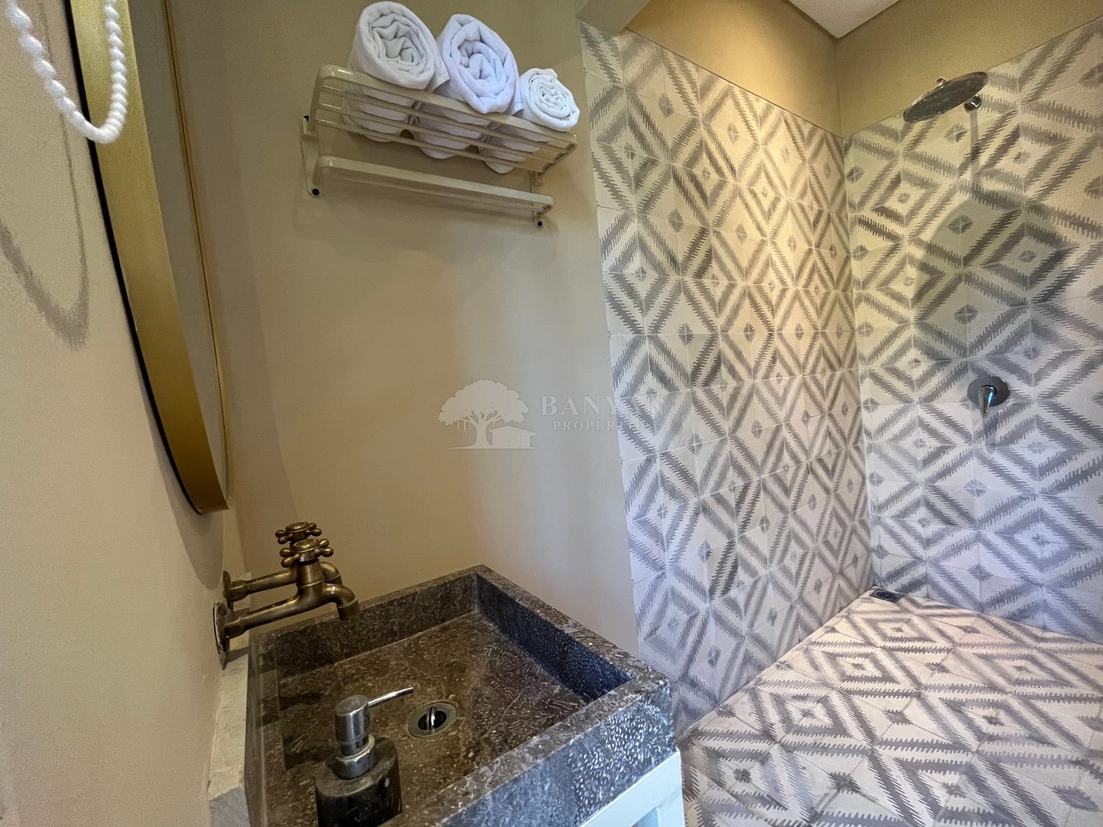 Rumah Gerbang Biru Downstairs — photo 16 of 18