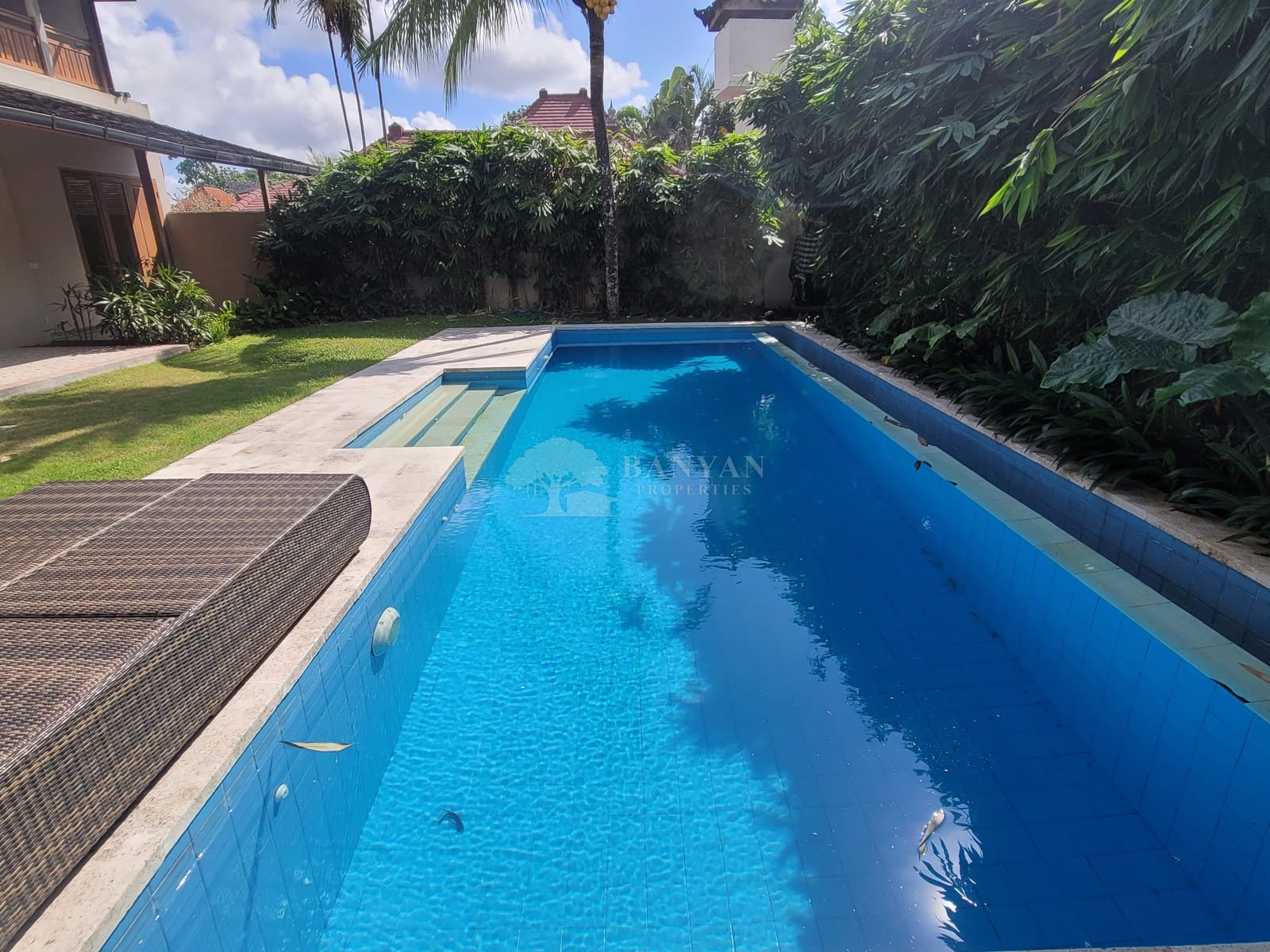 Rumah Gerbang Biru Downstairs — photo 17 of 18