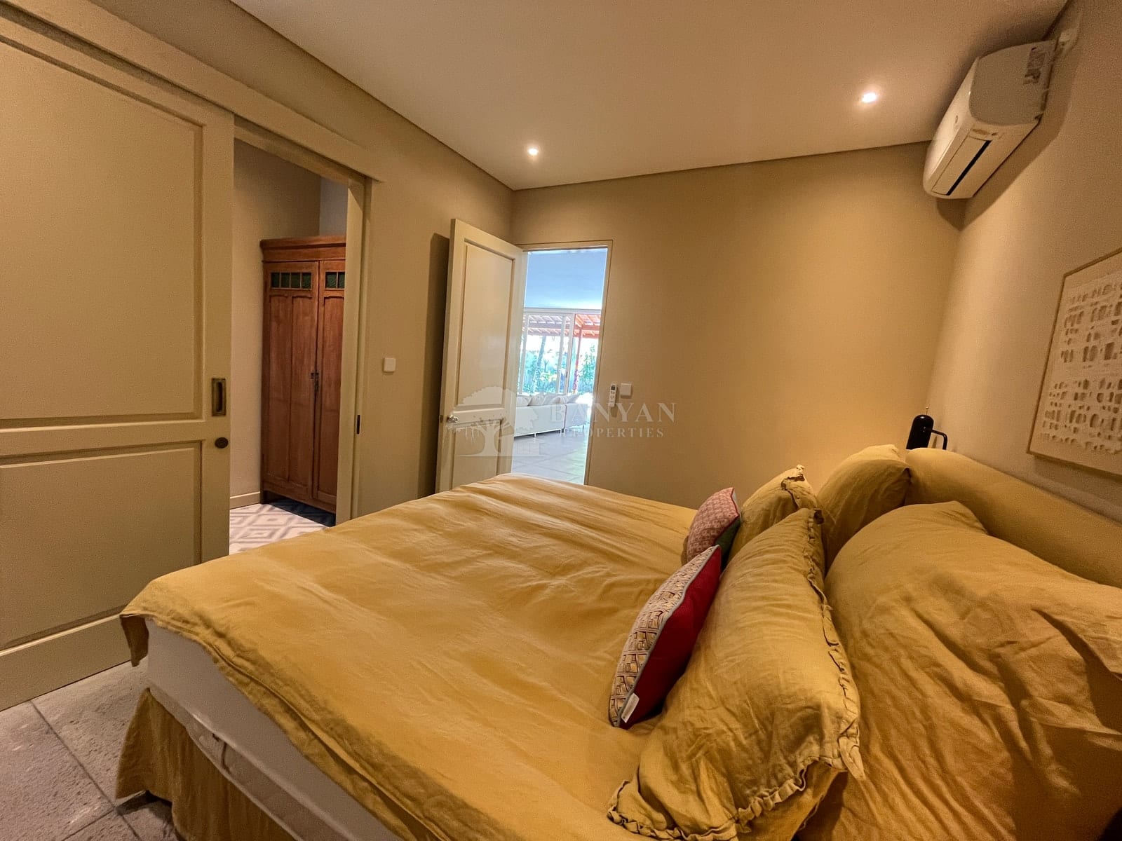 Rumah Gerbang Biru Downstairs — photo 4 of 18