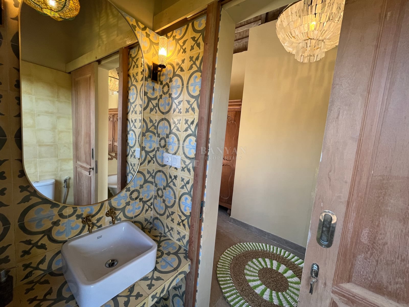 Rumah Gerbang Biru Upstairs — photo 21 of 25